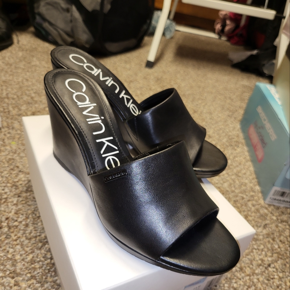 NIB Calvin Klein slides